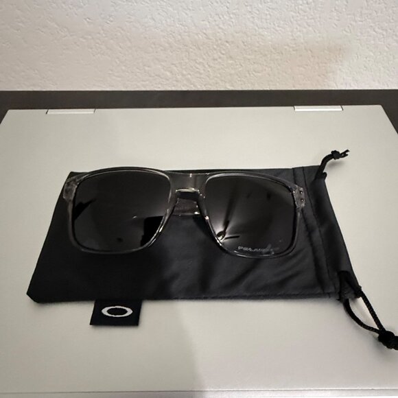 OO9102 Oakley Holbrook USA Flag Collection Smoke Gray Frame - Picture 5 of 9